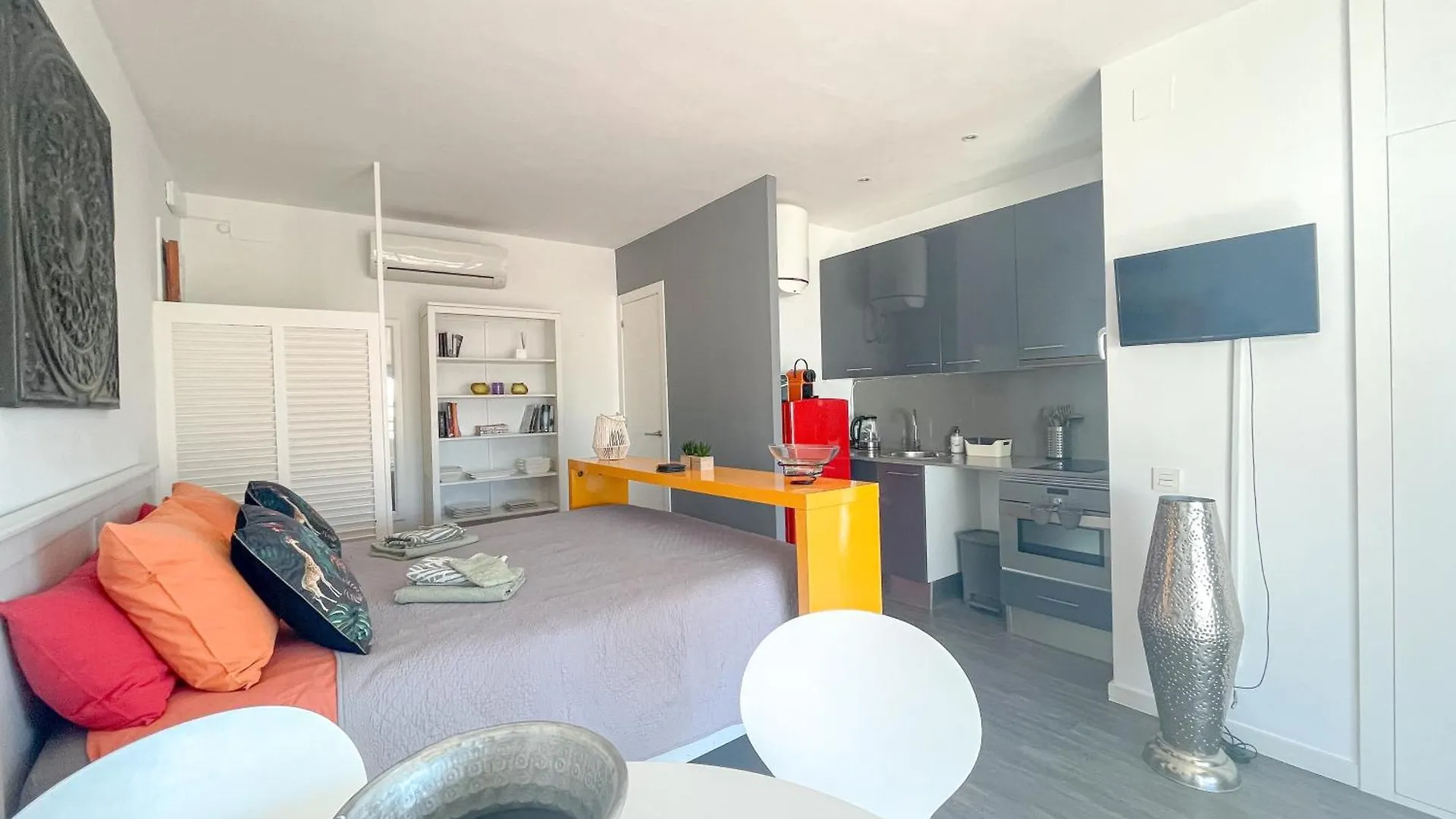 Unique Studio Apartment With Amazing Terrace Sitges Centre Beach Spain